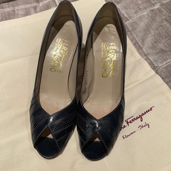 Salvatore FERRAGAMO Peep Toe Shoes 7 1/2 as narrow width - Picture 1 of 14